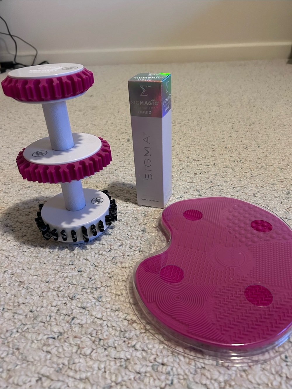 Sigma Beauty Dry'N Shape Tower Brush Holder — Hot Pink & White